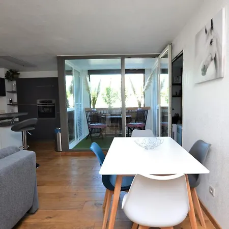 Les Manades D'aigues Mortes Apartment